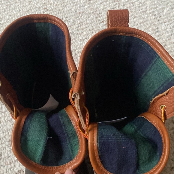 L.L. Bean Women's 8" Bean Boots, Tumbled-Leather Chamois-Lined Size 7 - Picture 10 of 15